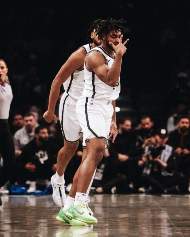 服务-【现场】哈登重返布鲁克林遭嘘 平民篮网掀翻快艇