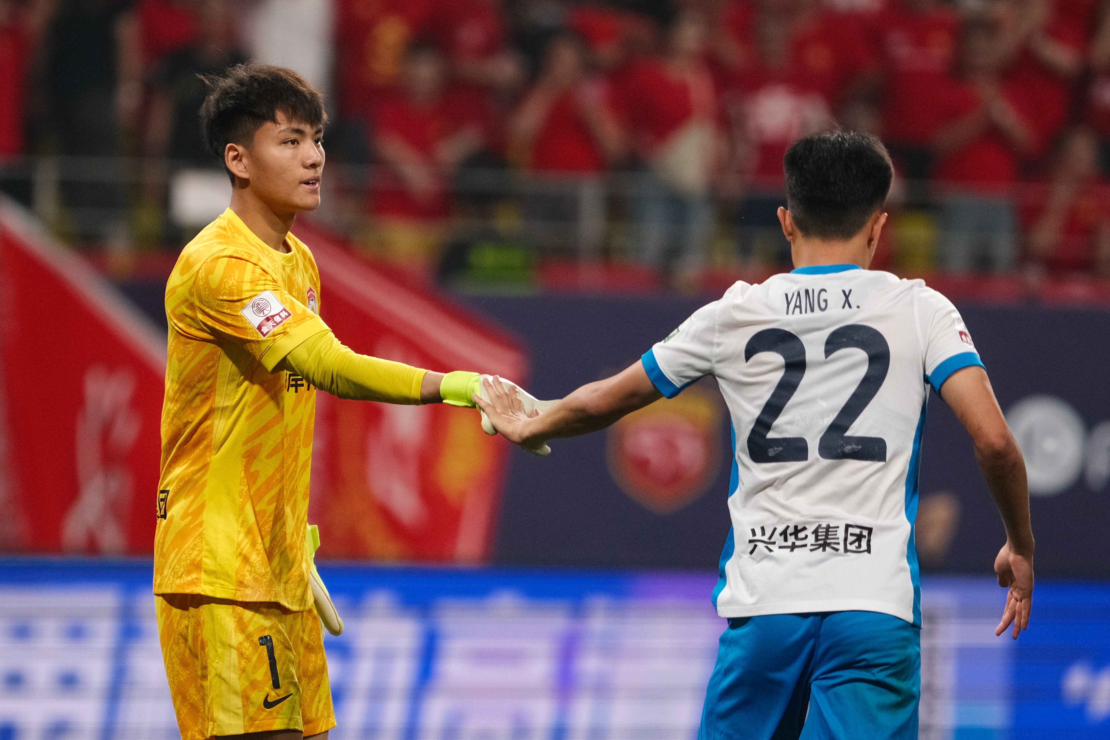 深圳记者辟谣杨希加盟新鹏城：是加盟上海海港，静等海港官宣