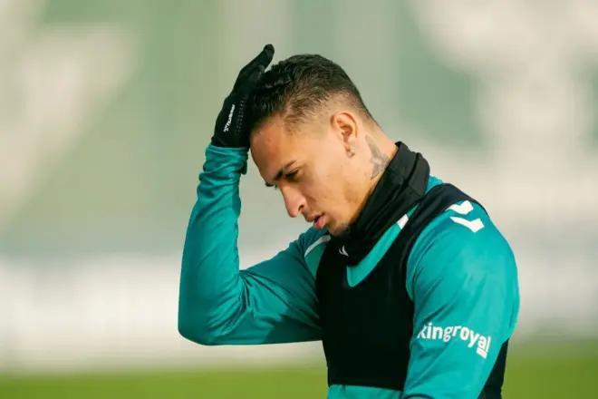 体育迷-马卡：安东尼是以发烧状态出战塞维利亚，目前已经恢复健康